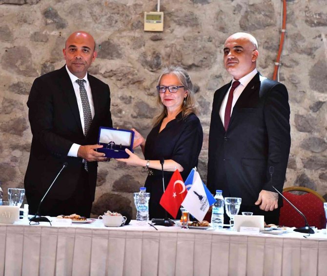 İ̇zmir’de Emniyet Ve Zabıtadan İş Birliği Kararı
