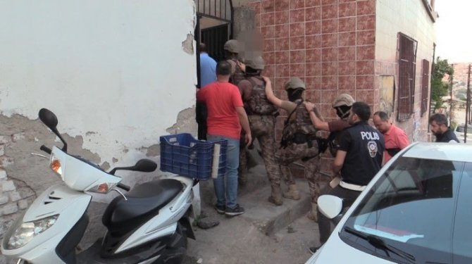 Oto Hırsızlık Şebekesine İ̇zmir Merkezli 3 İlde Operasyon