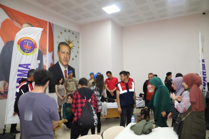 Jandarmadan Üniversite Öğrencilerine Tanıtım Faaliyeti