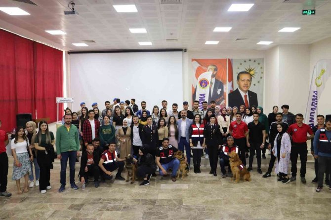 Jandarmadan Üniversite Öğrencilerine Tanıtım Faaliyeti