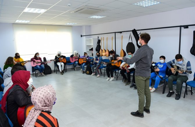 Kahramanmaraş’ta Gençlik Merkezi Kurslarına Yoğun İlgi