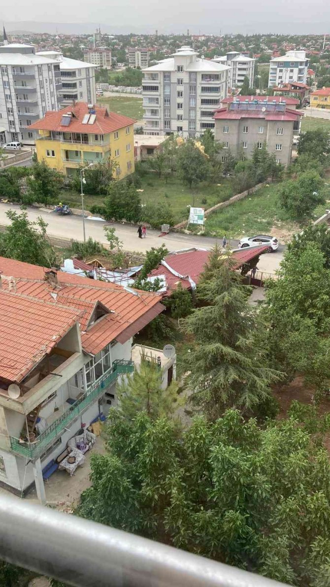 Şiddetli Rüzgar Çatıyı Böyle Uçurdu