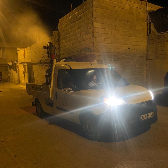 Kilis’te İlaçlama Çalışmaları Gece Gündüz Sürüyor