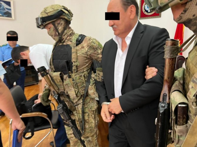 Kırgızistan’da Sağlık Bakanı Beyşenaliyev Yolsuzluk Yaptığı Şüphesiyle Gözaltına Alındı
