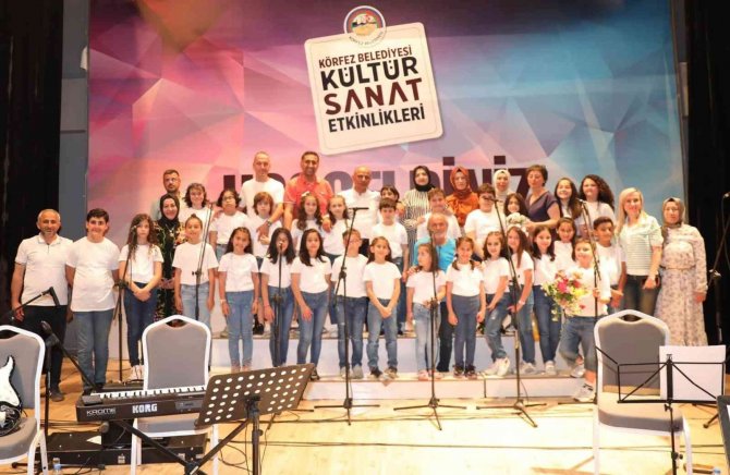 Çocuk Korosu Şarkılarıyla Beğeni Topladı