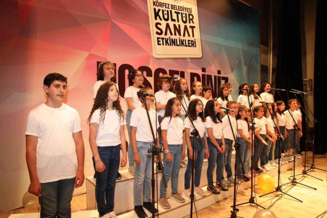 Çocuk Korosu Şarkılarıyla Beğeni Topladı