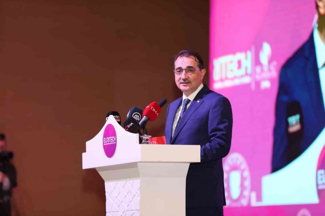 Bakan Dönmez: "Güneş Paneli Üretimiyle Avrupa’da Birinci, Dünyada Dördüncü Sıradayız"