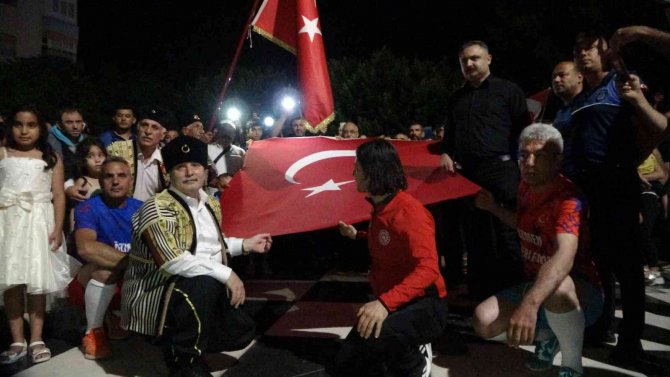 Kozan Belediye Başkanı At Sırtında Kozan Halkını Selamladı
