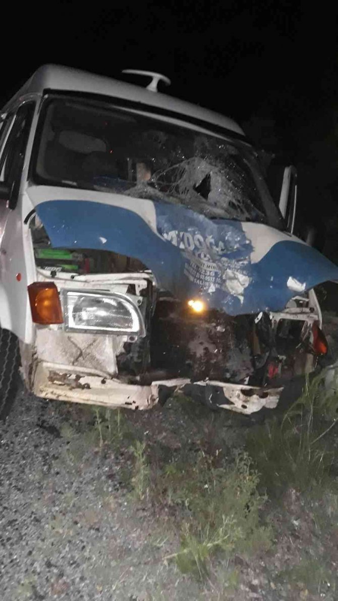 Kamyonet İle Motosiklet Çarpıştı: 1 Ölü