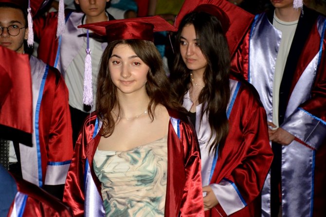 Gediz Anadolu Lisesinde Mezuniyet Heyecanı