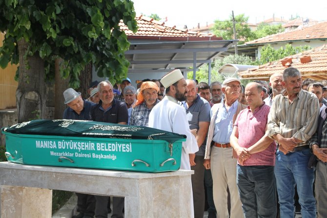 Ailesi Uyurken Evi Yakan Baba Defnedildi