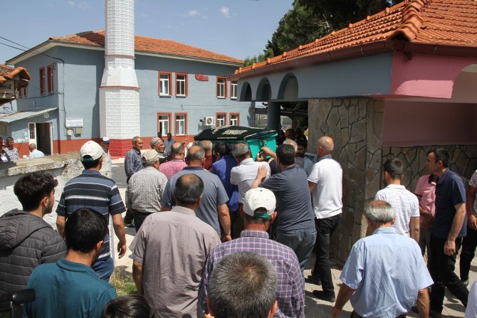 Ailesi Uyurken Evi Yakan Baba Defnedildi