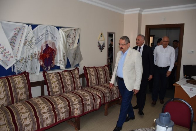 Salihli’de "Geri Dönüşüm Kütüphanesi" Açıldı