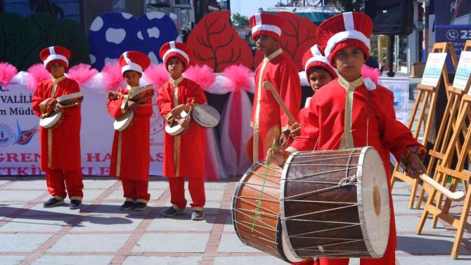 Öğrencilerin Devamsızlık Sorununu Çözmek İçin Mehter Takımı Kurdular