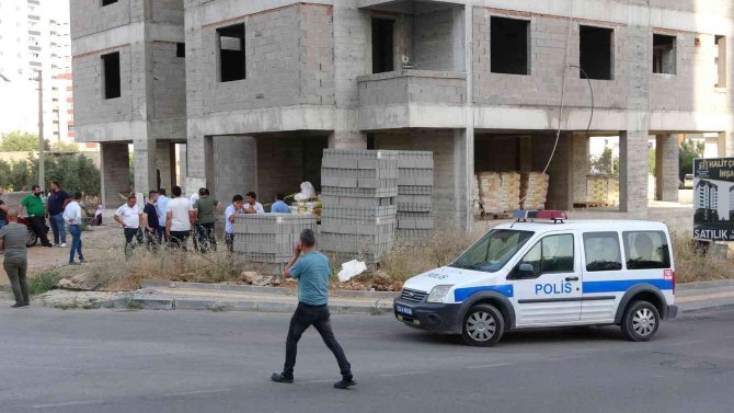 İ̇nşaatın 11’inci Kattan Düşen İşçi Hayatını Kaybetti