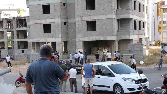 İ̇nşaatın 11’inci Kattan Düşen İşçi Hayatını Kaybetti