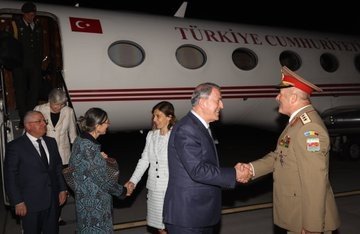 Milli Savunma Bakanı Akar, Resmi Temaslarda Bulunmak Üzere Romanya’ya Gitti