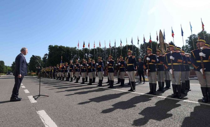Milli Savunma Bakanı Akar, Romanyalı Mevkidaşı Dincu İle Görüştü