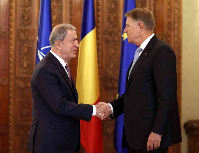 Bakan Akar, Romanya Cumhurbaşkanı Iohannis İle Görüştü