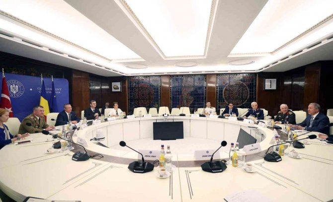 Bakan Akar, Romanya Başbakanı Ciuca İle Görüştü