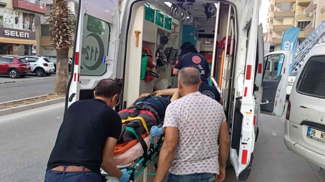 Motosiklet Sürücüsü Köpeğe Çarpmamak İsterken Düşerek Yaralandı