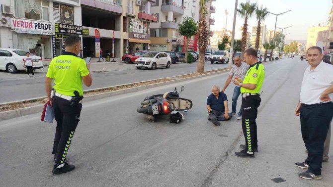 Motosiklet Sürücüsü Köpeğe Çarpmamak İsterken Düşerek Yaralandı