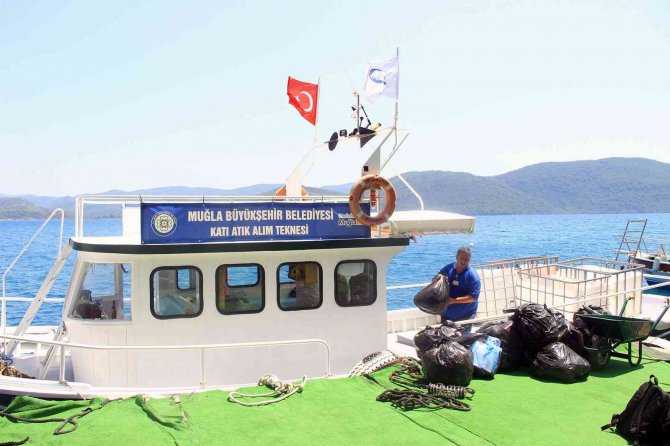 Denizlerden 7 Tekneyle, 7 Gün Atık Toplanıyor