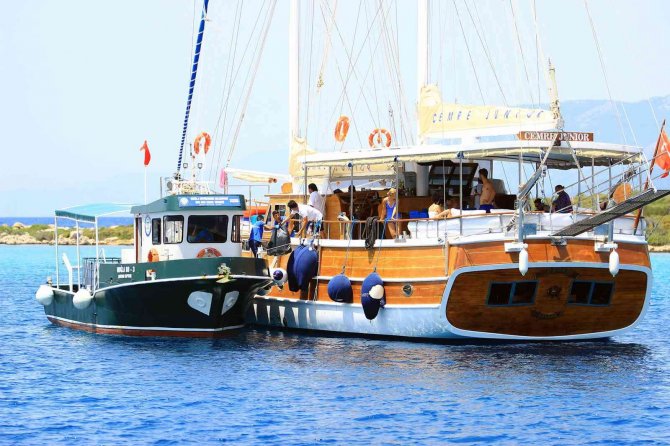 Denizlerden 7 Tekneyle, 7 Gün Atık Toplanıyor