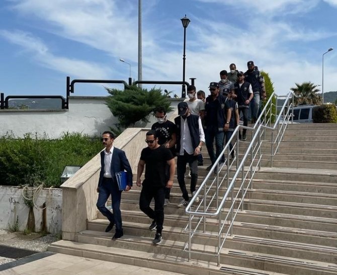 Muğla’da 81 Düzensiz Göçmen, 6 Göçmen Kaçakçısı Yakalandı