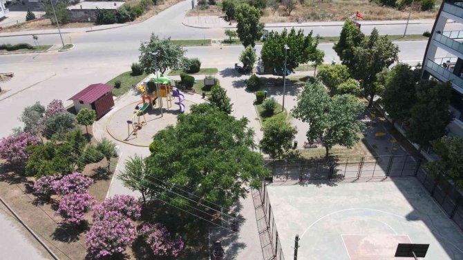 Nazilli’deki Parklarda Aydınlatma Sistemleri Yenileniyor