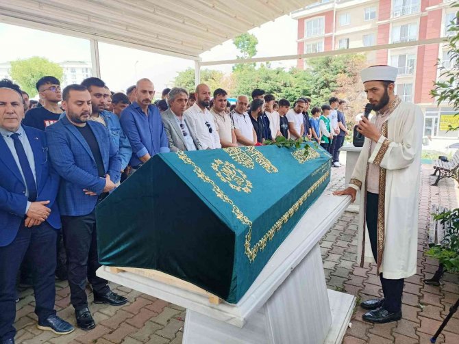 Büyükçekmece’de Kazada Ölen 2 Genç Son Yolcuğuna Uğurlandı
