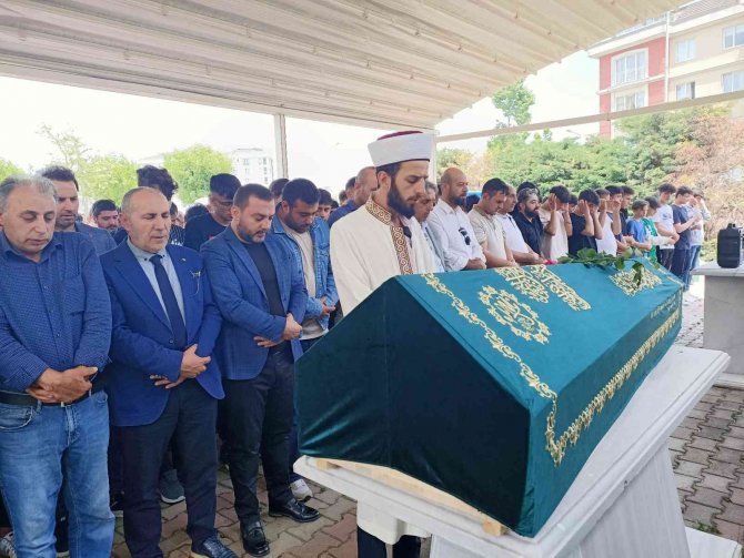 Büyükçekmece’de Kazada Ölen 2 Genç Son Yolcuğuna Uğurlandı