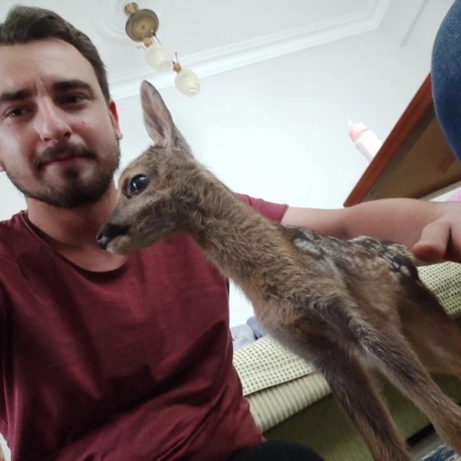 Biberonla Besleyip, Yetkililere Teslim Etti