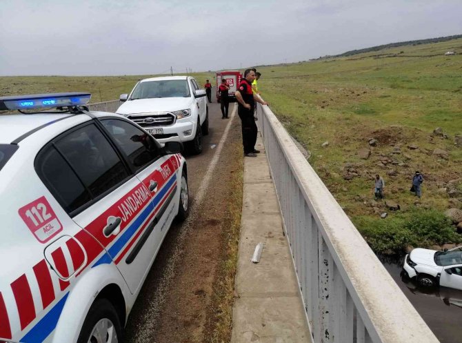 Siverek’te Otomobil Köprüden Düştü: 1 Yaralı
