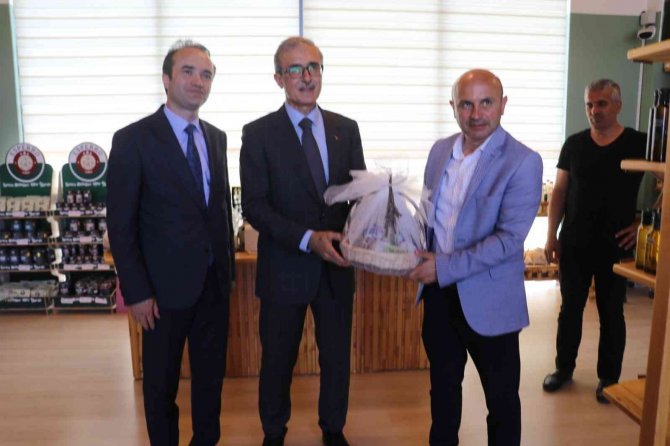 Savunma Sanayii Başkanı İ̇smail Demir, Altınova’da Tıbbı Aromatik Bahçesini Gezdi