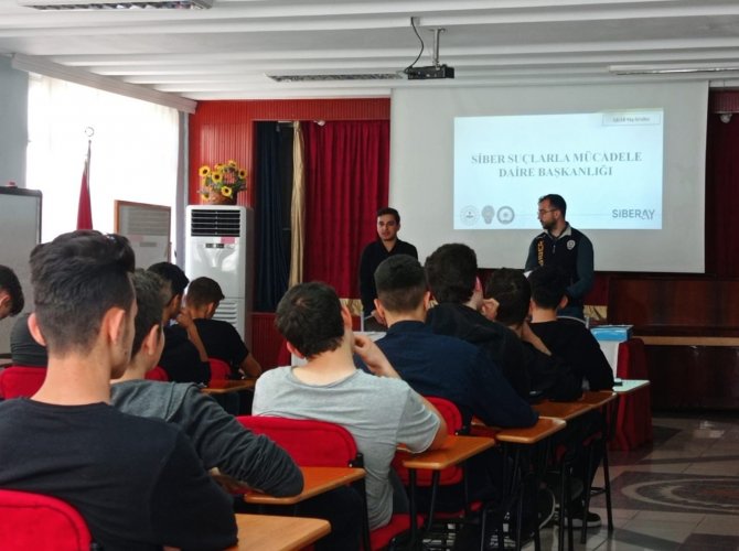 Polisten Öğrencilere Bilgilendirme