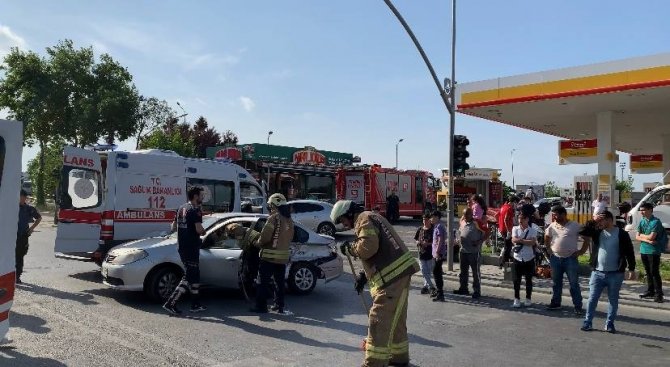 Sultanbeyli’de Dikkatsizlik Kazaya Neden Oldu: 5 Yaralı