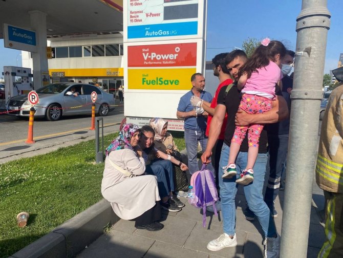 Sultanbeyli’de Dikkatsizlik Kazaya Neden Oldu: 5 Yaralı