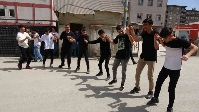 Yüksekova’da ‘Atlı Gelin’ Geleneği
