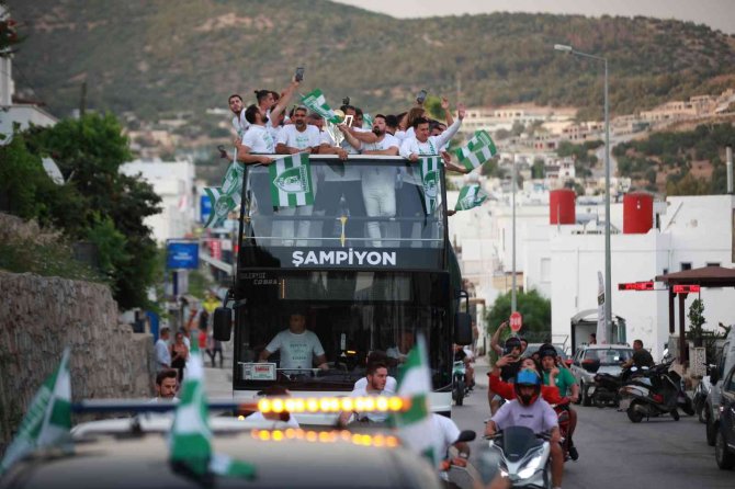 Bodrum Sokakları Yeşil-beyaz Oldu