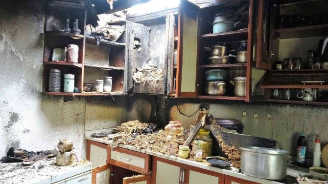 Dumandan Etkilenen Anne Kız Hastaneye Kaldırıldı