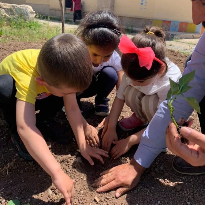 Tunceli’de Anaokulu Öğrencileri Hobi Bahçesi Oluşturdu