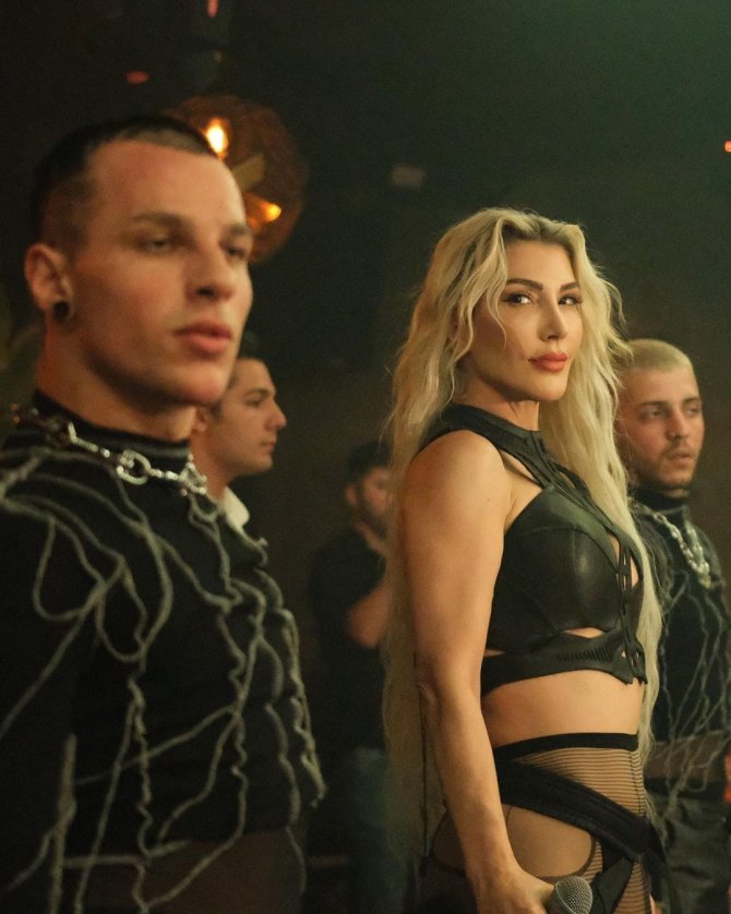 Hande Yener’e Mascotte Sahnesinde Öyle Bir Soru Geldi Ki!