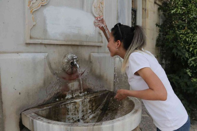 43 Dereceye Ulaşan Sıcaklık Tarım İşçilerini Bunalttı, Vatandaşlar Dışarı Çıkmadı