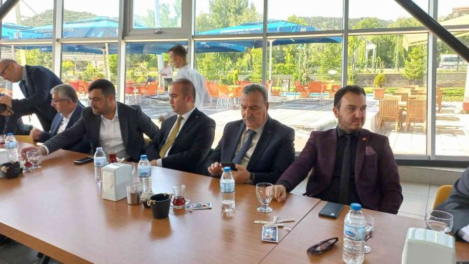 Kentin Ekonomisinin Kalkınması İçin 11 Siyasi Parti Aynı Masada Buluştu