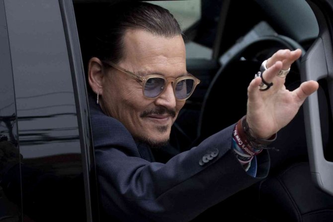 Johnny Deep, Amber Heard’a Açtığı Hakaret Davasını Kazandı