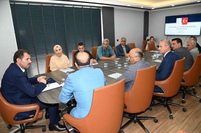 Vali Salih Ayhan’dan Gençlik Ve Spor İ̇l Müdürlüğü’ne Ziyaret