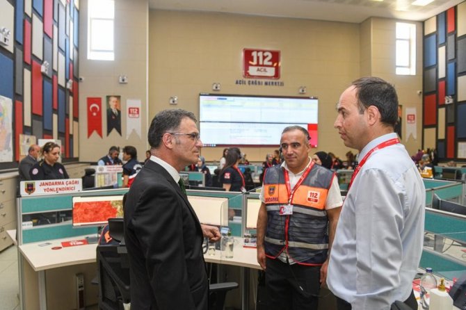 Vali Dr. Ozan Balcı Telsizle Sağlık Çalışanlarına Seslendi