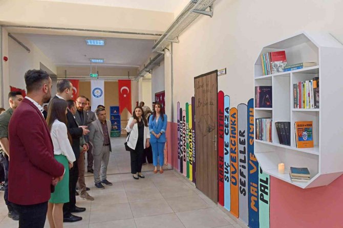 Çatak’ta ‘Geri Dönüşüm Koridor Kütüphanesi’ Açıldı