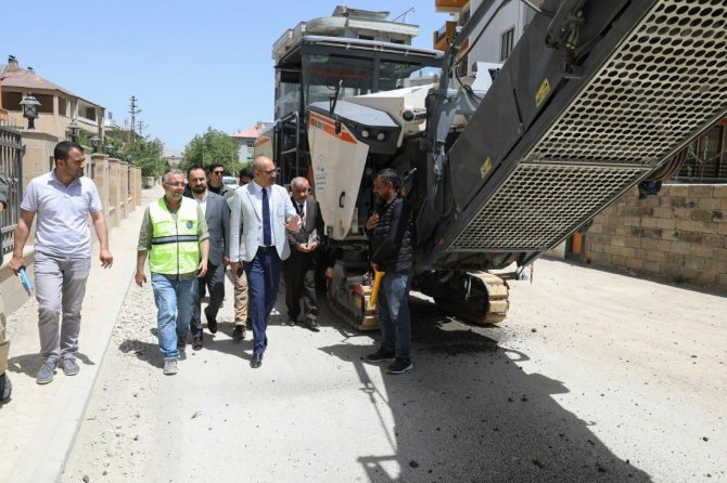 İ̇pekyolu Belediyesinden Yol Asfaltlama Çalışması